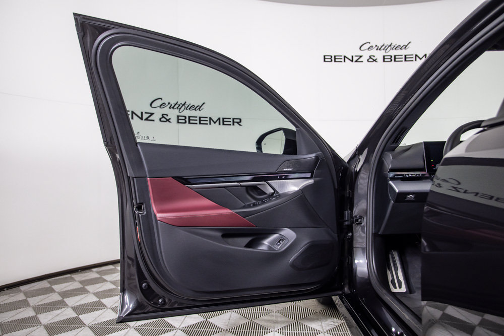Used 2024 BMW i5 eDrive40i w/ M Sport Package RWD image 25