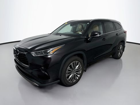 Used 2021 Toyota Highlander Platinum AWD/4WD image 3