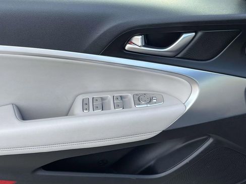 Used 2023 Genesis G70 2.0T image 15