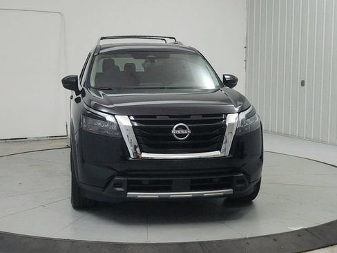 Used 2025 Nissan Pathfinder SL w/ SL Premium Package AWD/4WD image 3