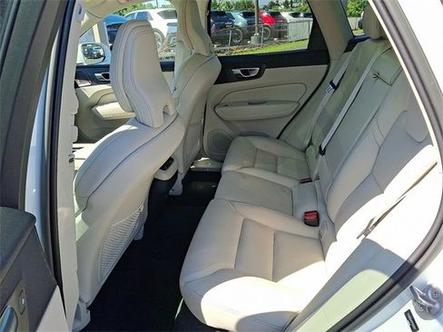 Used 2023 Volvo XC60 B6 Ultimate image 8