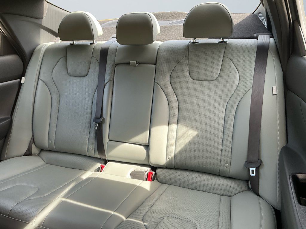 Used 2025 Hyundai Elantra Limited FWD image 14