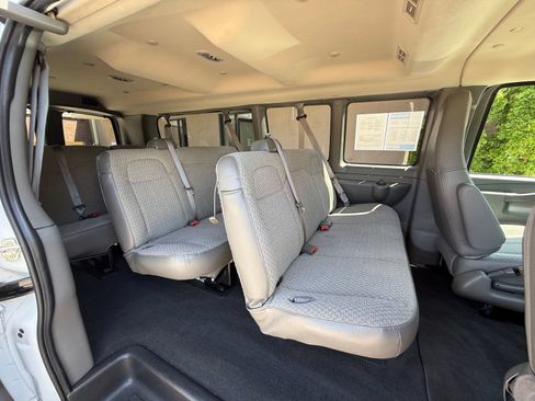 Used 2025 Chevrolet Express 3500 LT w/ LT Preferred Equipment Group RWD image 6