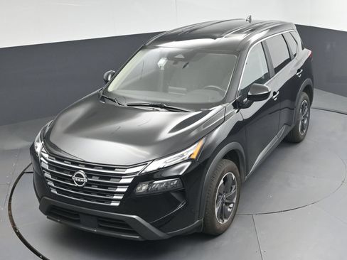 Certified 2025 Nissan Rogue SV FWD image 29