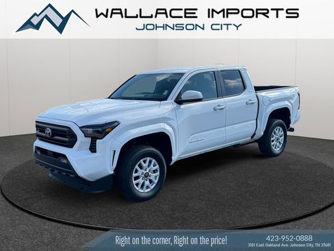 Used 2025 Toyota Tacoma SR5 image 2