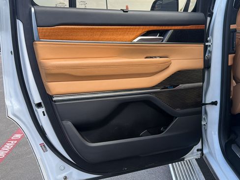 Used 2022 Jeep Grand Wagoneer Series III w/ Rear Seat Video Group 1 AWD/4WD image 14