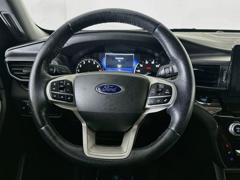 Used 2022 Ford Explorer Limited w/ Equipment Group 301A AWD/4WD image 18