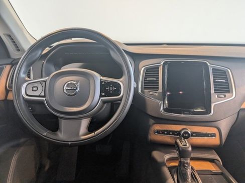 Used 2021 Volvo XC90 T6 Momentum w/ Climate Package image 16