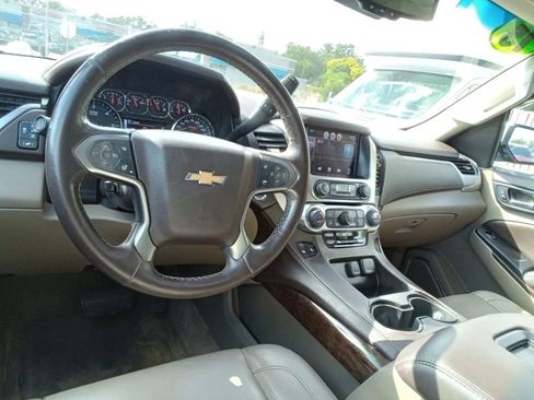 Used 2015 Chevrolet Suburban LT w/ Luxury Package image 9