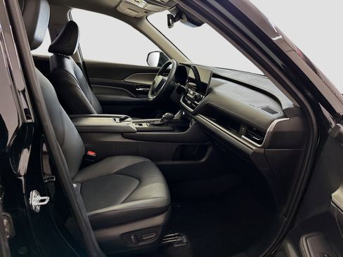 Used 2025 Toyota Grand Highlander XLE image 34