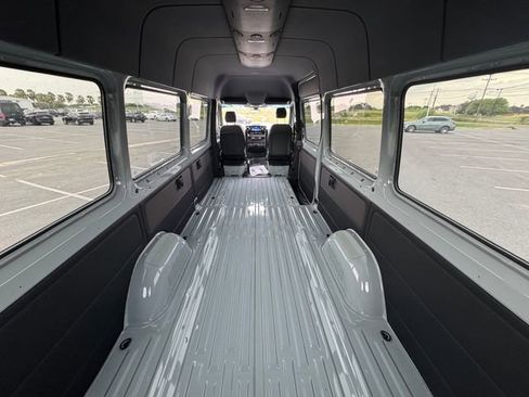 New 2025 Mercedes-Benz Sprinter 2500 image 32