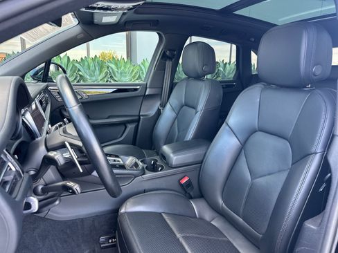 Certified 2023 Porsche Macan S AWD/4WD image 6