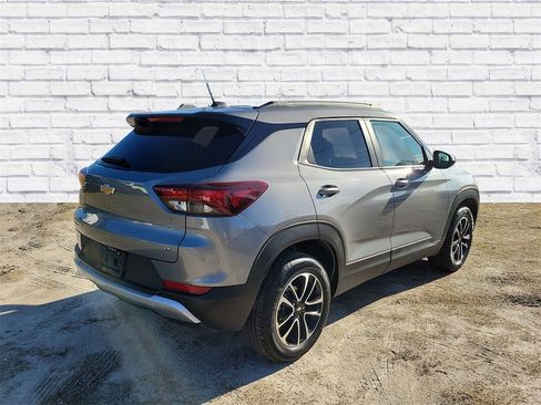 Used 2025 Chevrolet TrailBlazer LT image 2