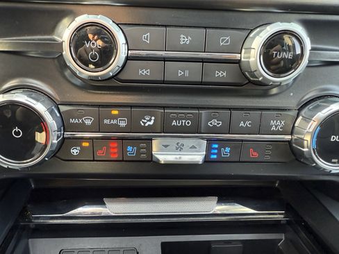 Used 2024 Ford F250 Lariat w/ Black Appearance Package image 26