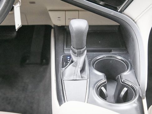 Used 2018 Toyota Camry LE image 27