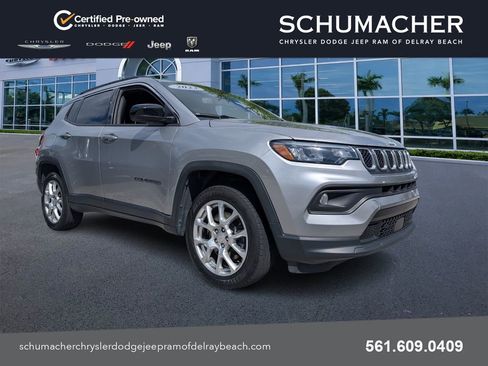 Used 2023 Jeep Compass Latitude image 1