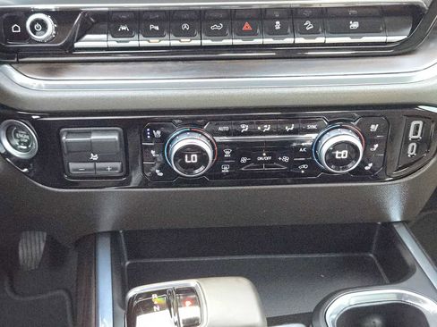 Certified 2024 GMC Sierra 1500 SLT image 19