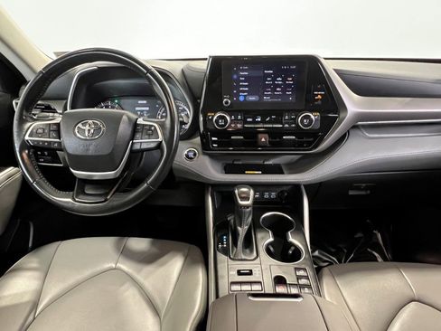 Used 2023 Toyota Highlander XLE image 18