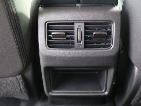 Used 2024 Nissan Rogue S AWD/4WD image 18