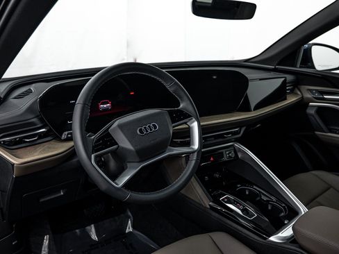 Used 2025 Audi Q5 Premium w/ Convenience Package AWD/4WD image 10