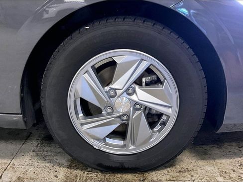 Used 2024 Hyundai Elantra SE image 6