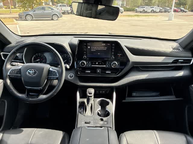 Used 2021 Toyota Highlander XSE FWD image 16