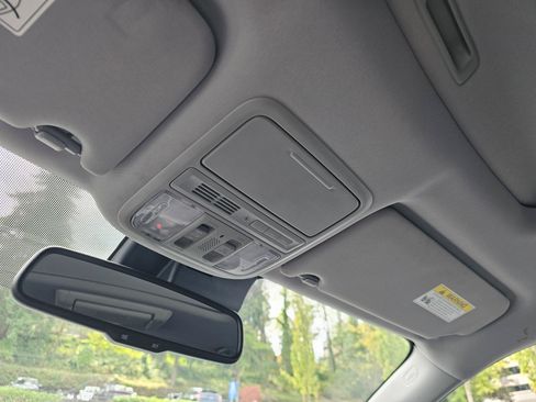 Used 2017 Honda Pilot Touring image 32