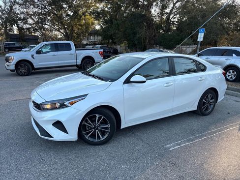 Used 2023 Kia Forte LXS FWD image 3