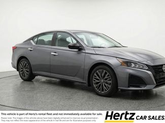 Used 2025 Nissan Altima 2.5 SV video 1