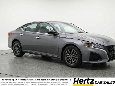 Used 2025 Nissan Altima 2.5 SV image 1