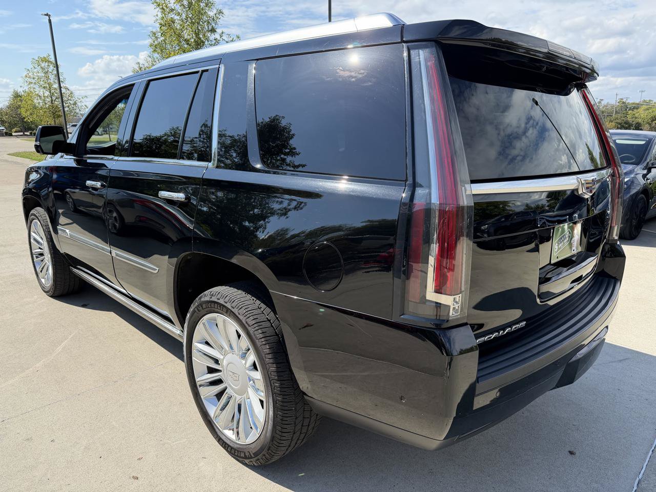 Used 2018 Cadillac Escalade Platinum AWD/4WD image 5