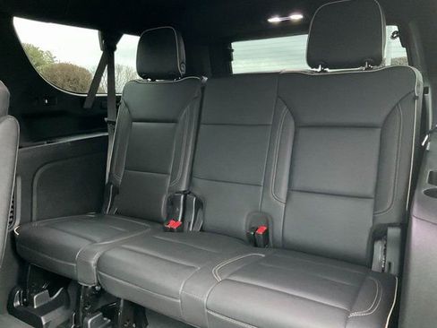 Used 2022 GMC Yukon XL SLT w/ SLT Premium Package image 17