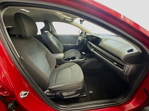 Used 2025 Kia K4 FWD image 32