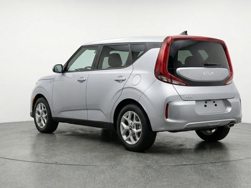 Used 2025 Kia Soul LX w/ LX Technology Package FWD image 6