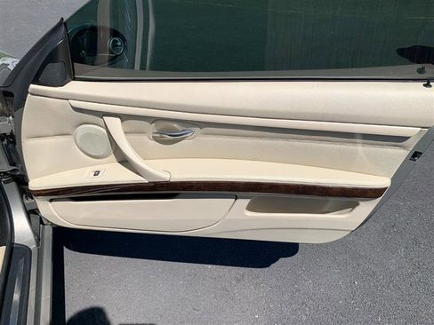 Used 2009 BMW 335i Convertible image 23