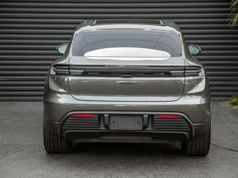 Certified 2025 Porsche Macan Electric RWD image 9
