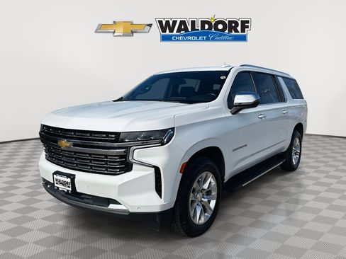 Used 2023 Chevrolet Suburban Premier AWD/4WD image 3