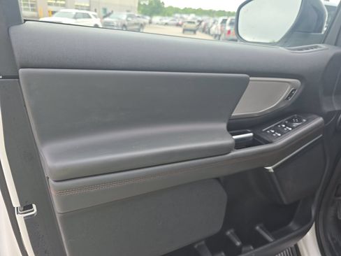 Used 2025 Ford Expedition Active AWD/4WD image 15