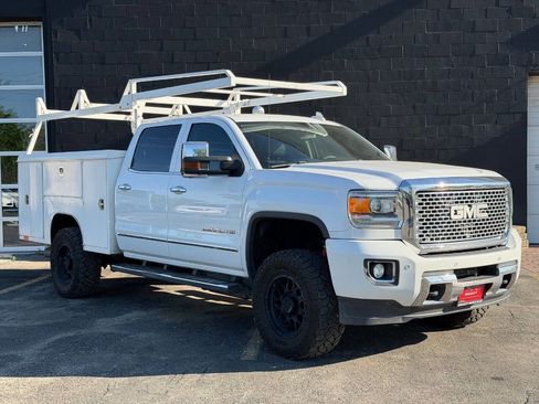 Used 2016 GMC Sierra 2500 Denali w/ Duramax Plus Package AWD/4WD image 3