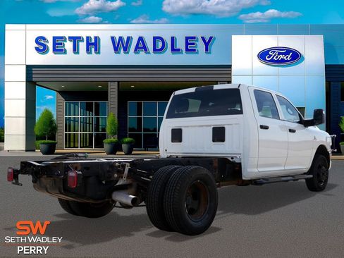 Used 2024 RAM 3500 Tradesman w/ Chrome Appearance Group image 8