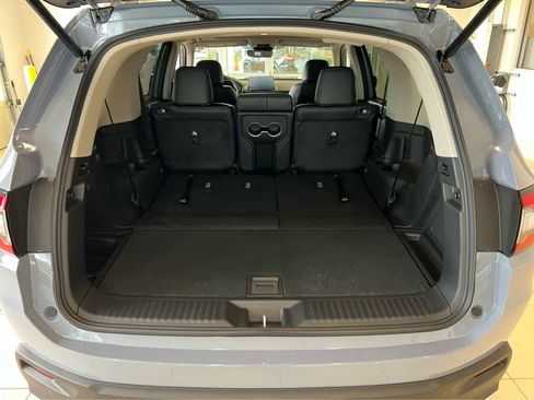 New 2025 Honda Pilot Touring image 10