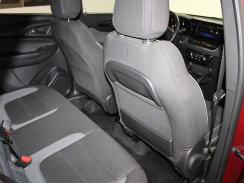 Used 2025 Chevrolet TrailBlazer LT w/ LT Cold Weather Package FWD image 31