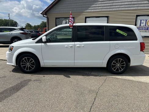 Used 2018 Dodge Grand Caravan SE FWD image 8