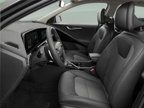 Certified 2025 Kia Niro LX FWD image 16