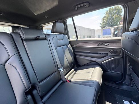 New 2026 Jeep Grand Cherokee L Limited AWD/4WD image 21
