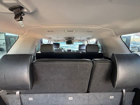Used 2016 Chevrolet Suburban LS RWD image 20