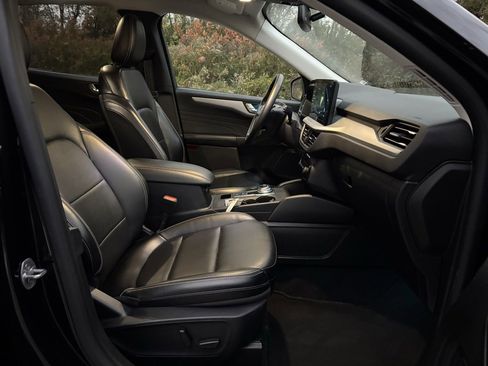 Used 2024 Ford Escape Platinum image 31