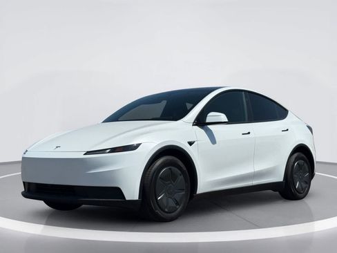 Used 2026 Tesla Model Y 2WD image 2