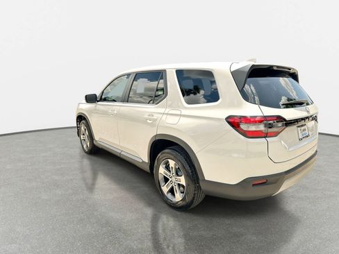 Used 2025 Honda Pilot EX-L image 6