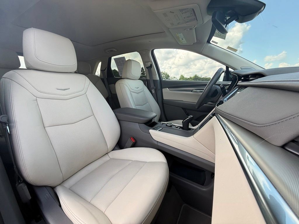 Certified 2024 Cadillac XT5 Premium Luxury AWD/4WD image 32